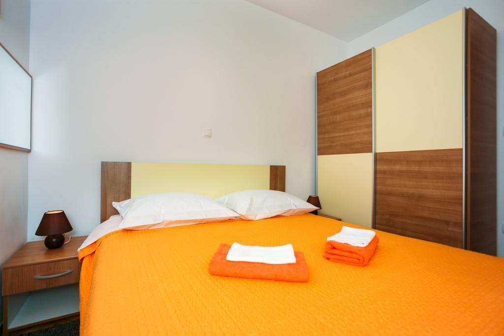 Apartments Intrada โปดสตรานา ภายนอก รูปภาพ