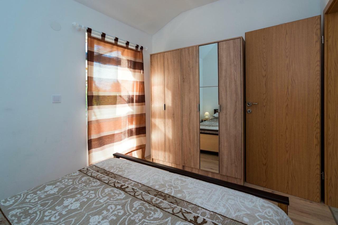 Apartments Intrada โปดสตรานา ภายนอก รูปภาพ